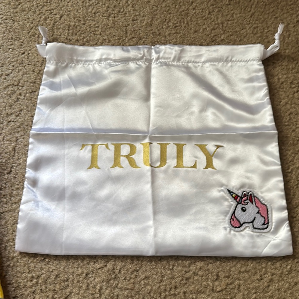 TRULY Unicorn drawstring bag